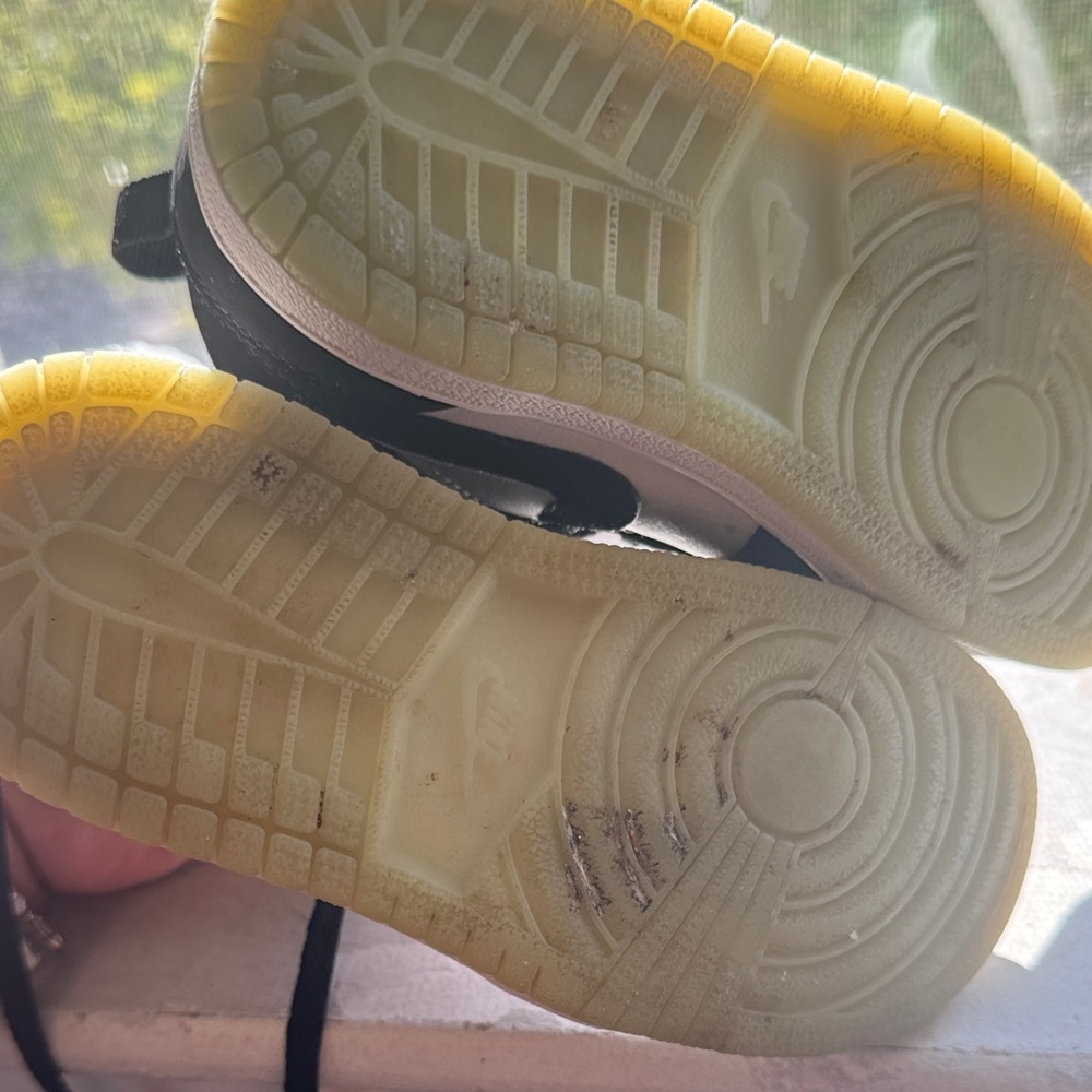 Jordan Black and White High-Tops - Picture 6 of 13